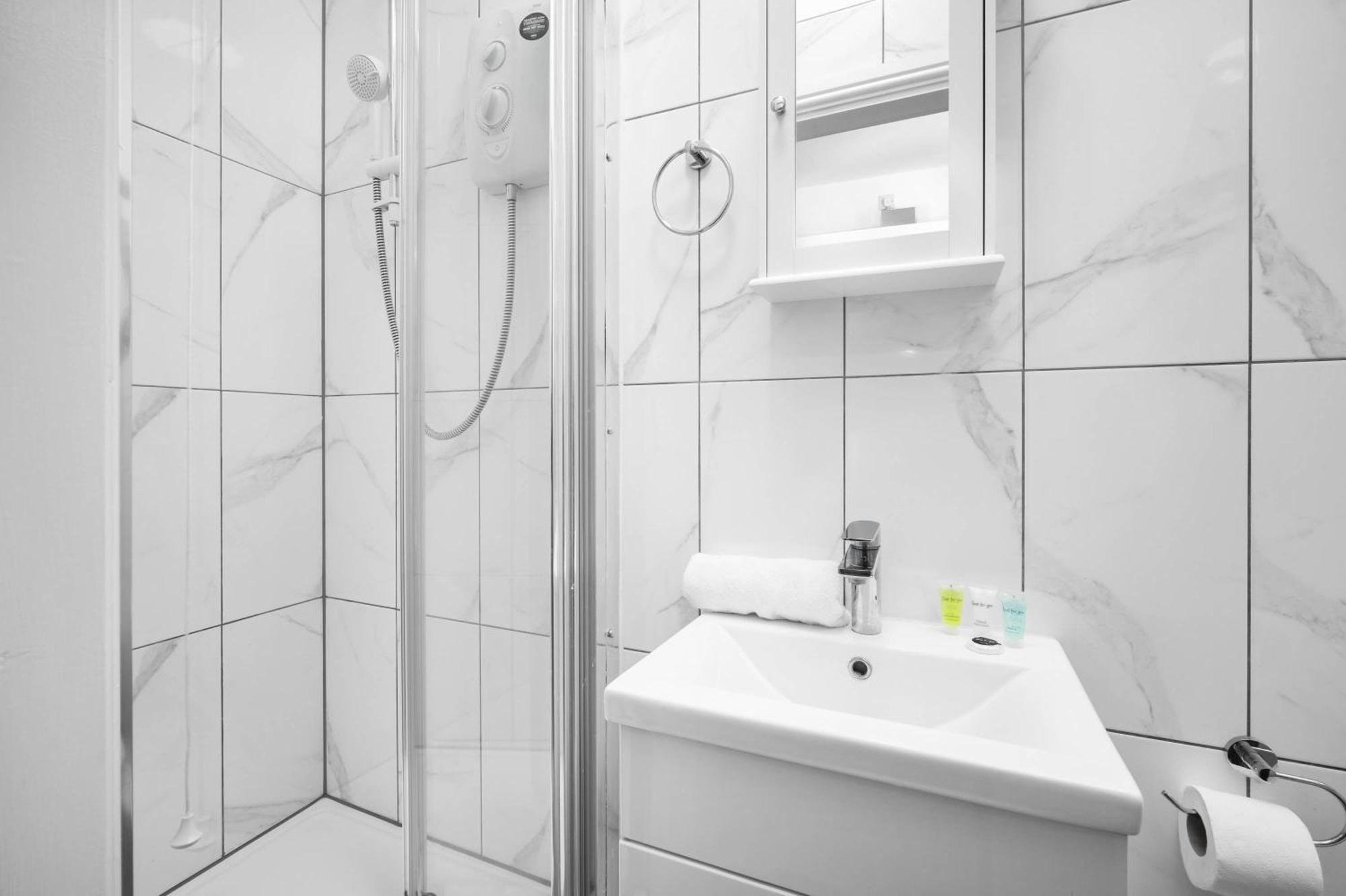 Apartment - Fast Wifi - Free Netflix - Near - Centre - Parking 2mr Birmingham